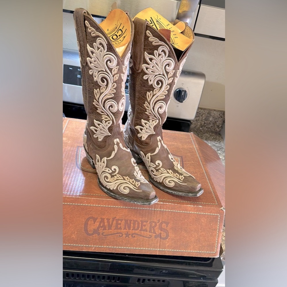 Corral boots